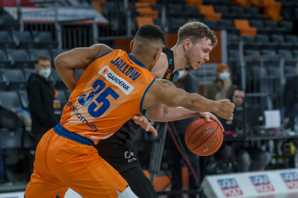 更是整个团 更是整个团